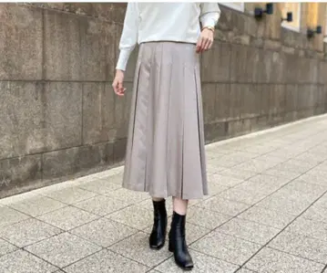 새상품급 엠프리미어 베이지 스커트 36