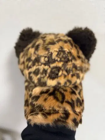 디즈니 레오파드 무늬 캡 폼폼 모자
