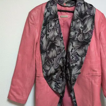 핑크 가죽 스카프 포함 자켓