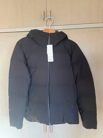 유니클로 씨레스 다운 후드티 M 블랙