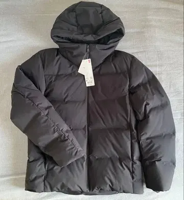 유니클로 심리스 다운 후드티 M 블랙