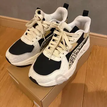 PUMA 레오파드 무늬 스니커즈