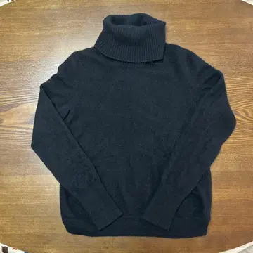 UNIQLO 캐시미어 블랙 터틀넥 스웨터