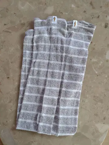 RubiaWear 레그 워머 베이지와 화이트