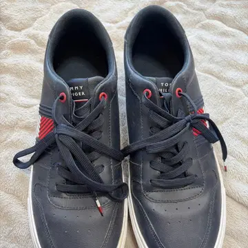 TOMMY HILFIGER 네이비 스니커즈 세일