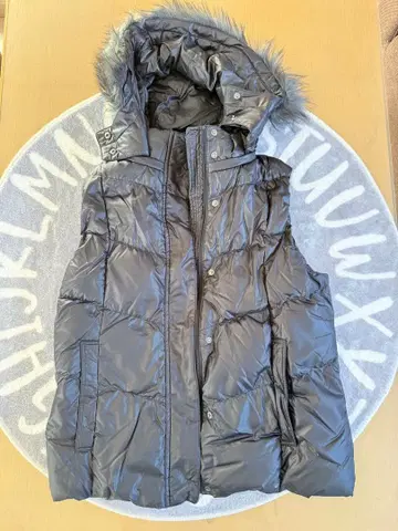 퍼 달린 블랙 다운 베스트 XL 유니클로