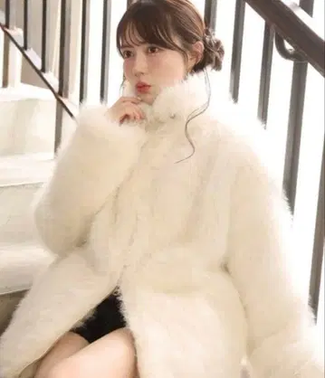 NICECLAUP 화이트 퍼 숏코트