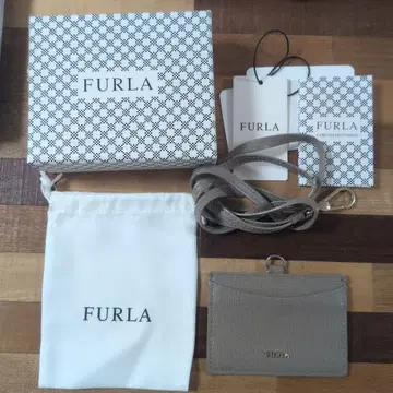 [ 새상품급 ] FURLA 베이지 패스 케이스 스트랩 포함