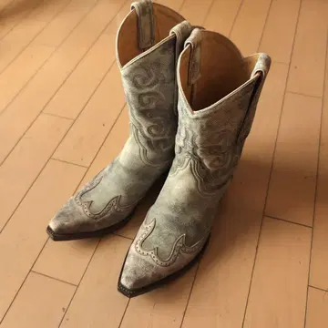 그레이 스웨이드 웨스턴 부츠