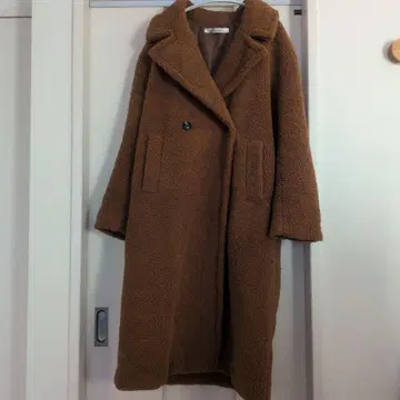 고베 레터스 보아 롱 코트 브라운