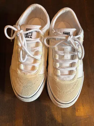 FILA 화이트 스니커즈 23.0cm
