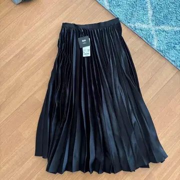 UNIQLO x Theory 블랙 플리츠 스커트 M