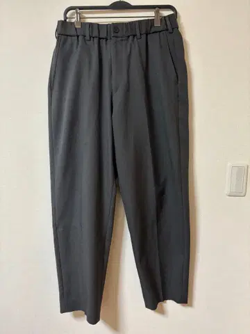 유니클로 U 와이드 핏 테이퍼드 팬츠 다크 그레이 사이즈 M