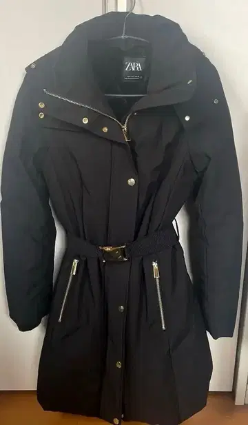 ZARA 블랙 다운 자켓