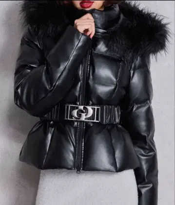 GYDA 제이다 2025년 GD 벨트 포함 인조 가죽 숏 다운 코트