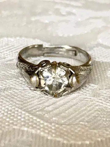 다이아몬드 같은 지르코니아 반지