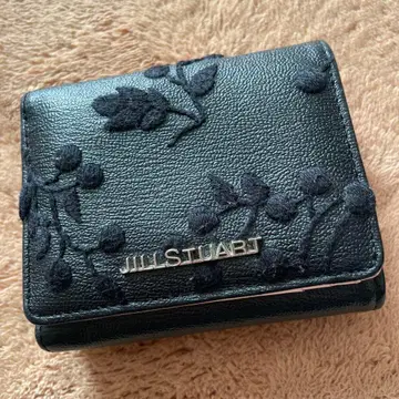 JILL STUART 블랙 3단 폴더형 지갑