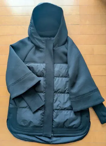 8hachi 후드 부착 블랙 다운 자켓