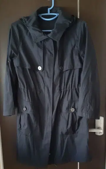 후드 부착 블랙 롱 코트