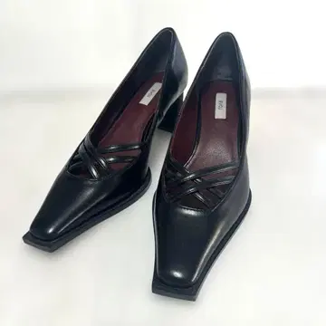 미사용 새상품 EVOL 이 크로스 디자인 펌프스 23.5