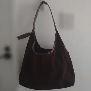 브라운 인조 가죽 숄더백 스웨이드