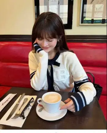 Bibiy. B.CLUB TIE CARDIGAN POP UP 한정판 색상