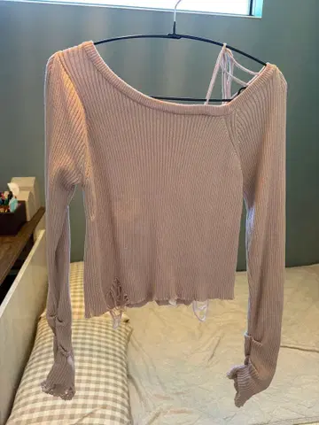 오프숄더 리브 긴팔 스웨터 F 사이즈 옅은 핑크