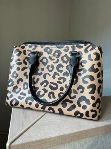 케이트 스페이드 레오파드 무늬 핸드백
