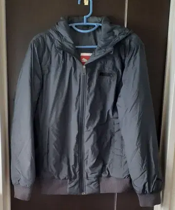 그레이 후드 부착 나일론 다운 자켓