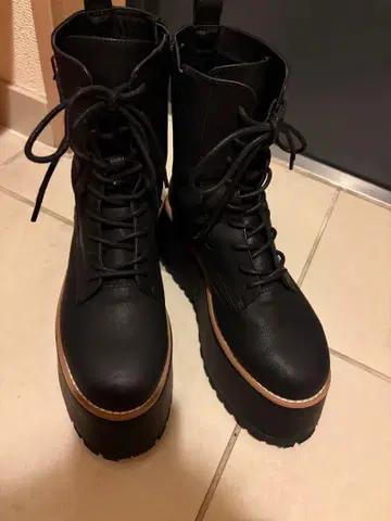 MURUA 레이스업 부츠