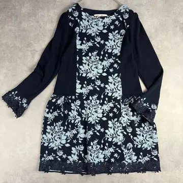 슈퍼 뷰티 꽃 패턴 니트 원피스 40 네이비 x 블루 레이스 장식