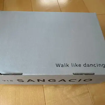 via SANGACIO 별 패턴 실버 스니커즈