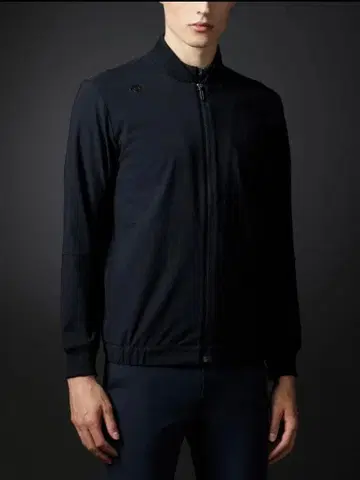 데상트 블랙 풀 집업 봄버 자켓