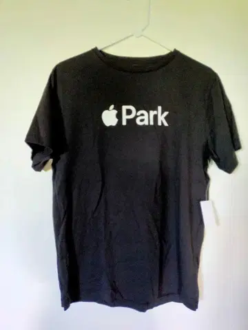 Apple Park T-Shirt 사이즈 M
