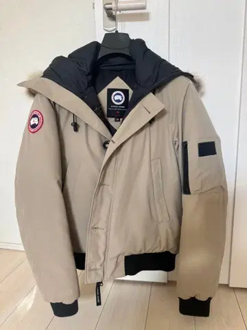 Canada Goose 베이지 다운 자켓