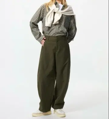 유니클로 저지 배럴 레그 팬츠 올리브 L