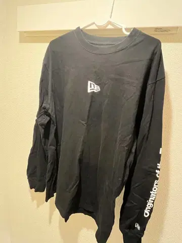 뉴에라 롱 슬리브 T셔츠