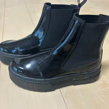 PUMA 블랙 부츠 엘라스틱 사이드 패널