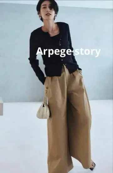 아르페이지 스토리 턱 베이지 와이드 치노 팬츠 정가 24200