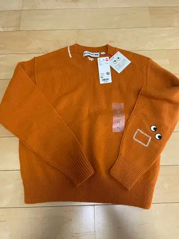 새상품 유니클로 ANYA HINDMARCH 오렌지 니트 스웨터