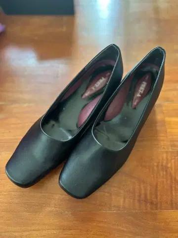 PRETA 블랙 펌프스 23.5cm