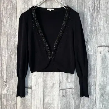 [ 새상품급 ] 투 비 시크 M 비즈 장식 블랙 긴팔 가디건