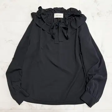 이우엔마토후 워셔블 프릴 칼라 보타이 블라우스 개더 블랙