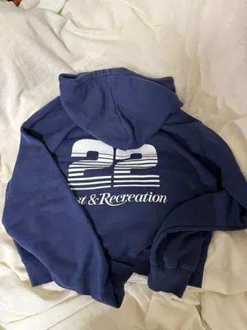 Rest & Recreation 네이비 풀오버 후드티