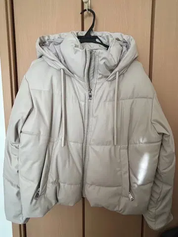 ZARA 인조 가죽 다운 (S 사이즈)