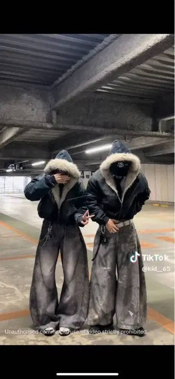 짧은 기장 퍼 자켓