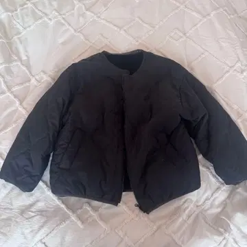 블랙 컬러 리버서블 플리스 퀼팅 자켓