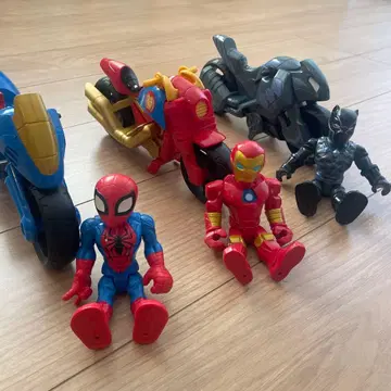 아이언맨 스파이더맨 블랙팬서 피규어와 바이크 세트