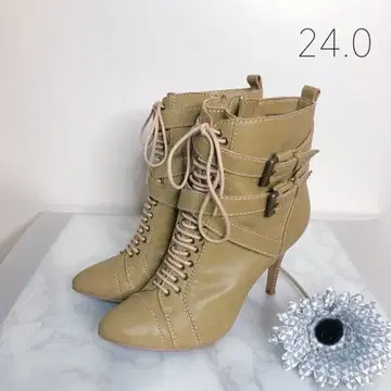 카키색 레이스업 부티