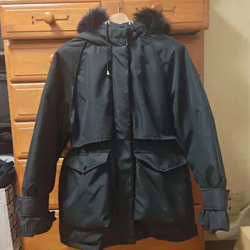 블랙 다운 자켓 후드 부착